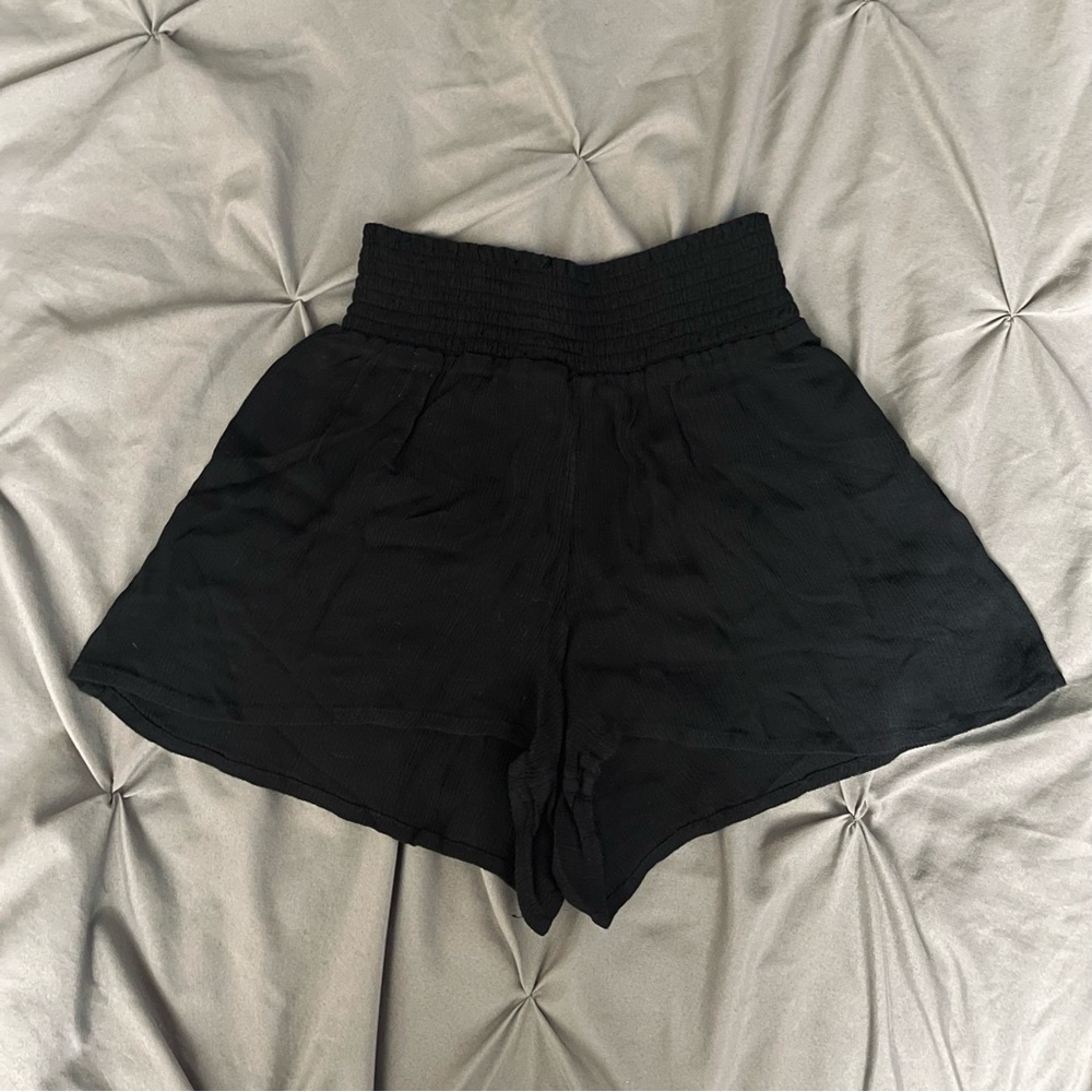 URBAN OUTFITTERS FLOWY SHORTS